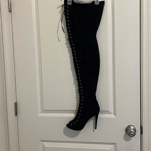 Black tall boots in a size 8.5